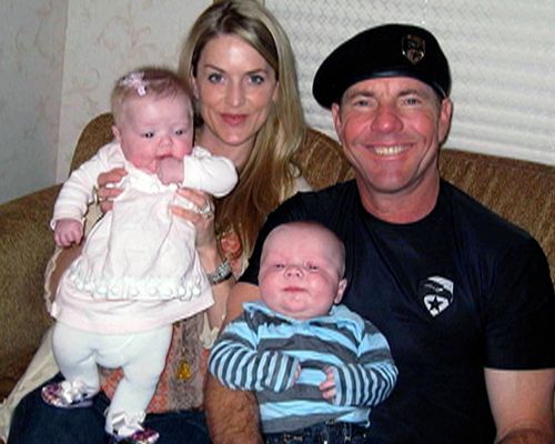 Zoe Grace Quaid, along with his father, mother and twin brother. 
